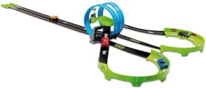 Set de joc GoGears "Curse Interesante"(trec cu 2 masinute 2 drumuri mecanizm inertie) Bburago — изображение 2