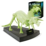 Schelet Triceratops fosforescent Geoworld