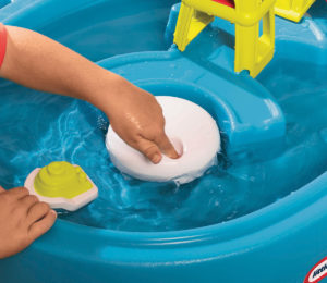 Masuta de joaca Little Tikes pentru nisip si apa cu umbreluta - imagine 4