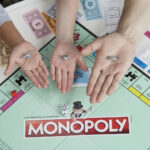 Classic Monopoly RO Hasbro - imagine 3