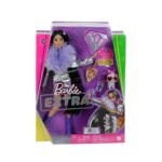 Papusa Barbie Extra in pelerina de blana MATTEL