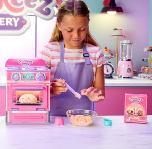 Jucarie interactiva Cuptorul Fermicat roz COOKEEZ MAKERY MOOSE — изображение 3