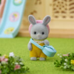 Iepuras baby gri deschis Sylvanian Families - imagine 3