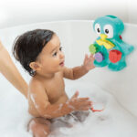 Jucarie de baie Pinguin INFANTINO - imagine 4