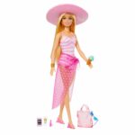 Papusa Barbie blonda cu costum de baie si accesorii MATTEL