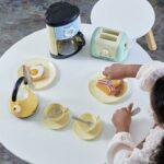 Set de bucatarie Morphy Richards cu cafetiera, ceainic, prajitor de paine, vase de bucatarie, tacamuri si mancare, Casdon — изображение 4