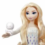 Papusa Elza Spin and Reveal cu 11 surprize Disney Frozen MATTEL - imagine 5