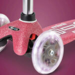Trotineta Mini Deluxe Fairy Glitter LED Pink MICRO - imagine 5