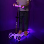 Trotineta Mini Deluxe Glow LED Frosty Pink MICRO - imagine 5