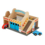Garaj de service si spalatorie auto + 2 masini din lemn si o spalatorie auto Melissa and Doug