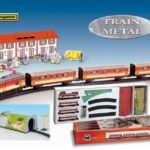 Tren DELUXE TURISTIC din metal cu statie si tunel PEQUETREN