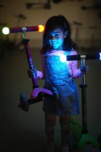 Trotineta Mini Micro Deluxe Magic LED Roz MICRO - imagine 2