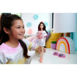 Papusa Barbie Fashionista Bruneta in rochie alba MATTEL - imagine 5