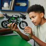 Motocicleta Kawasaki Ninja H2R Technic LEGO 42170 - imagine 6
