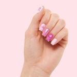 Set de joaca cu papusa seria O.M.G Sweet Nails – Kitty K Cafe L.O.L. Surprise MGA - imagine 9