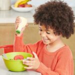 Jucarie Set Salad Tocator Chop2Pot Pliabil, Cutit, Alimente Joseph Joseph Casdon - imagine 6