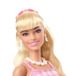 Papusa Margot Robbie in roz rochie The Movie Barbie Mattel — изображение 3