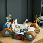 Roverul selenar din misiunile NASA Apollo Technic LEGO 42182 — изображение 5