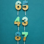 Lumanare Retro Vibes Cool Hues Metalli Cifra 2 Folat — изображение 3