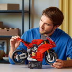 Motocicleta Ducati Panigale V4 S Technic LEGO 42202 - imagine 3